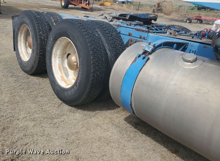 image for item IL9019 1986 Freightliner FLT-64T  semi truck