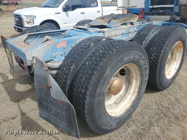 image for item IL9019 1986 Freightliner FLT-64T  semi truck