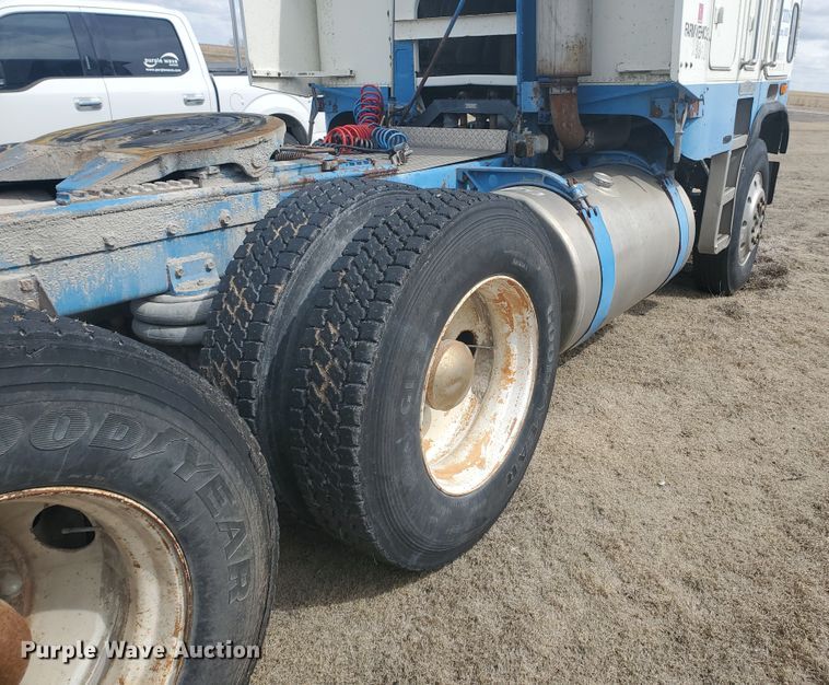 image for item IL9019 1986 Freightliner FLT-64T  semi truck