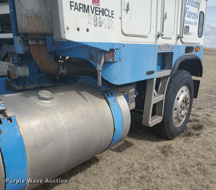 image for item IL9019 1986 Freightliner FLT-64T  semi truck