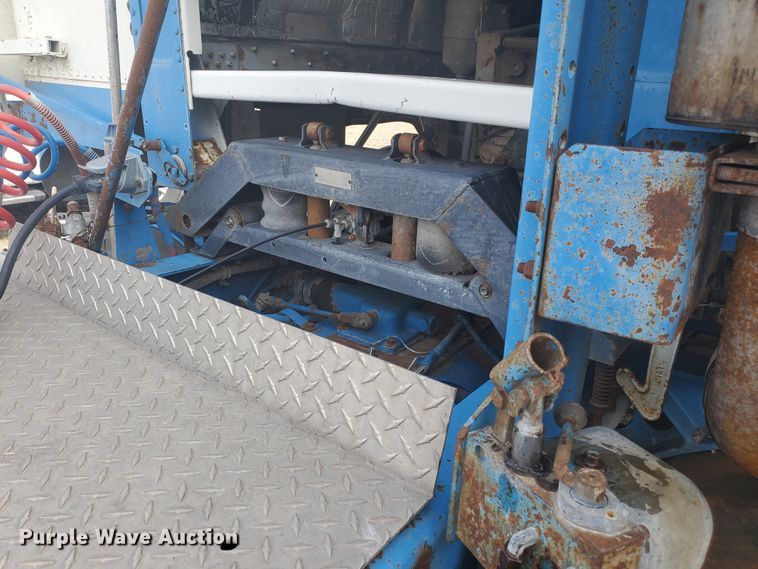 image for item IL9019 1986 Freightliner FLT-64T  semi truck