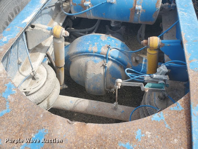 image for item IL9019 1986 Freightliner FLT-64T  semi truck