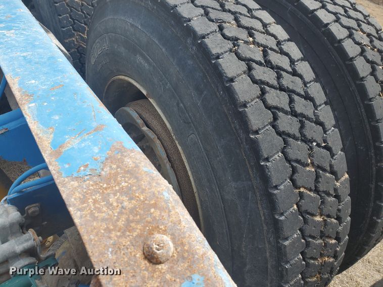 image for item IL9019 1986 Freightliner FLT-64T  semi truck