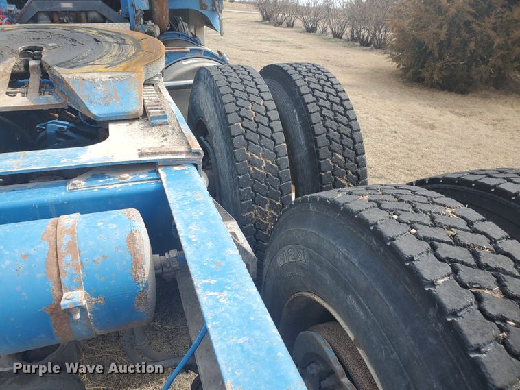 image for item IL9019 1986 Freightliner FLT-64T  semi truck