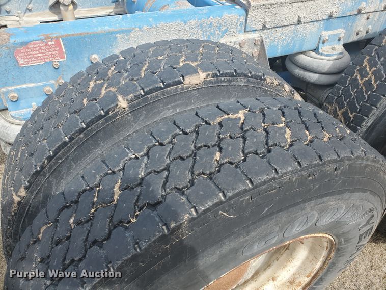 image for item IL9019 1986 Freightliner FLT-64T  semi truck