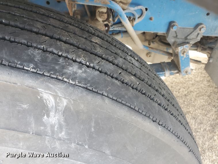 image for item IL9019 1986 Freightliner FLT-64T  semi truck