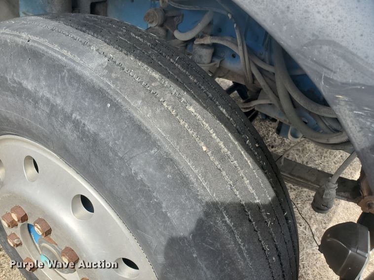 image for item IL9019 1986 Freightliner FLT-64T  semi truck