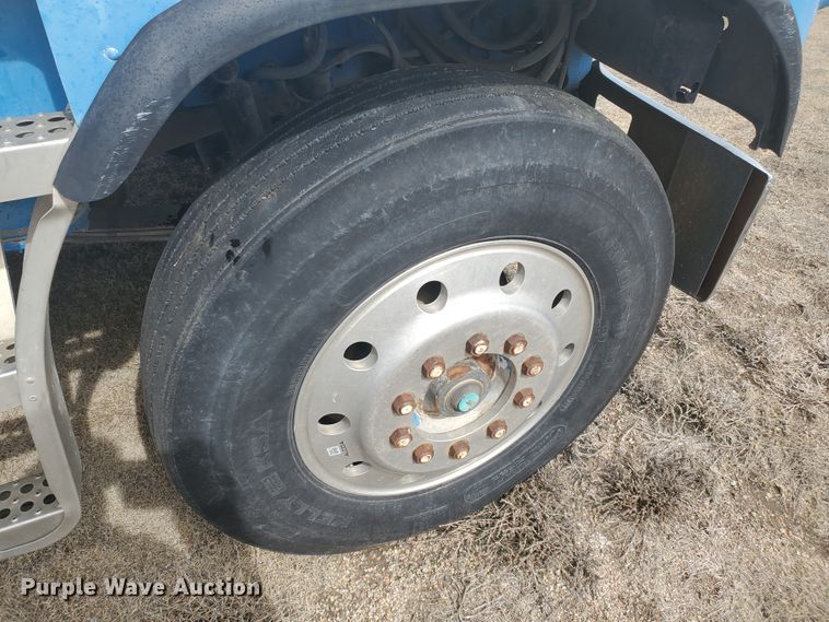 image for item IL9019 1986 Freightliner FLT-64T  semi truck