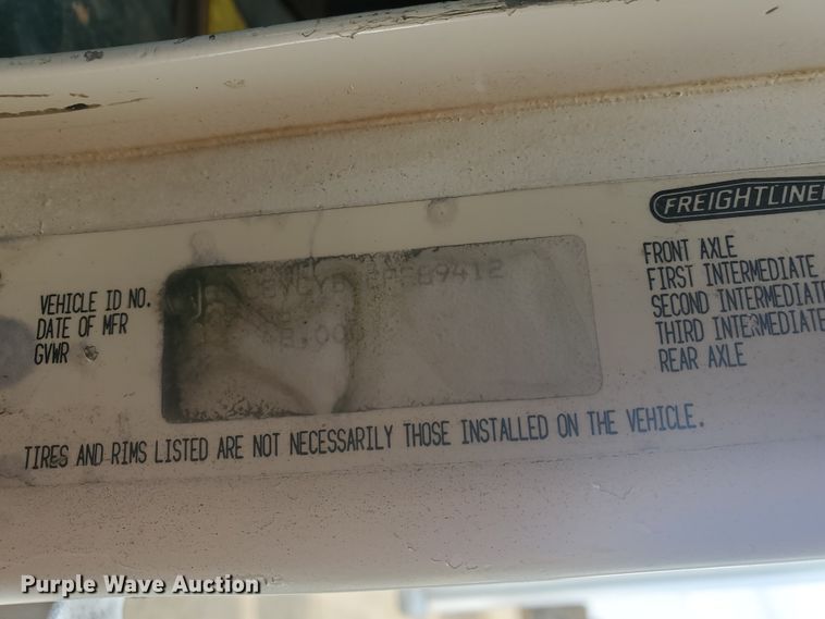 image for item IL9019 1986 Freightliner FLT-64T  semi truck