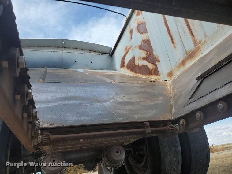 image for item IL9020 1994 Jet  grain trailer