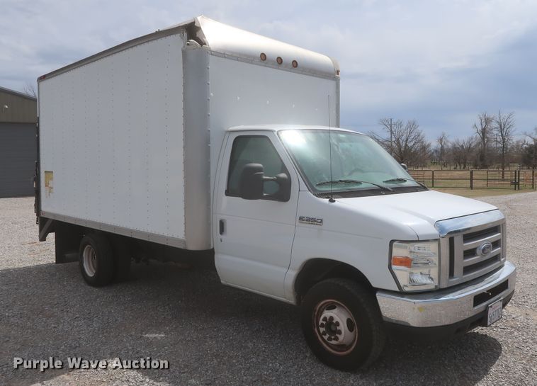 image for item IO9000 2008 Ford E350 Super Duty  box truck