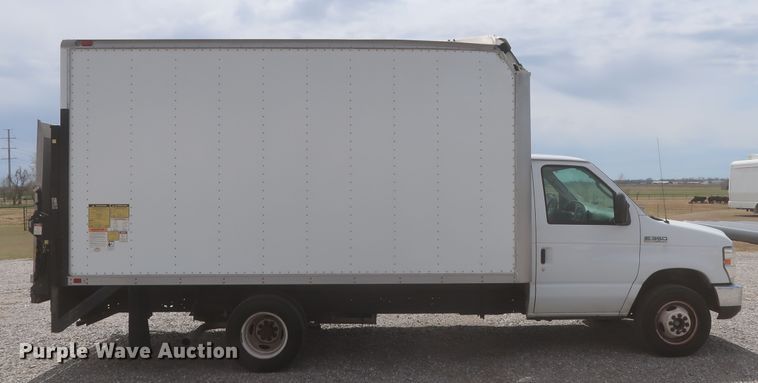 image for item IO9000 2008 Ford E350 Super Duty  box truck