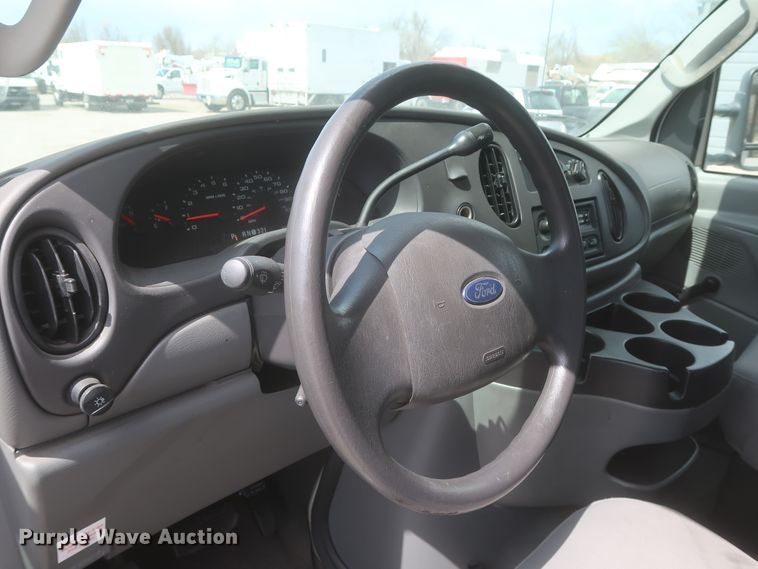 image for item IO9000 2008 Ford E350 Super Duty  box truck