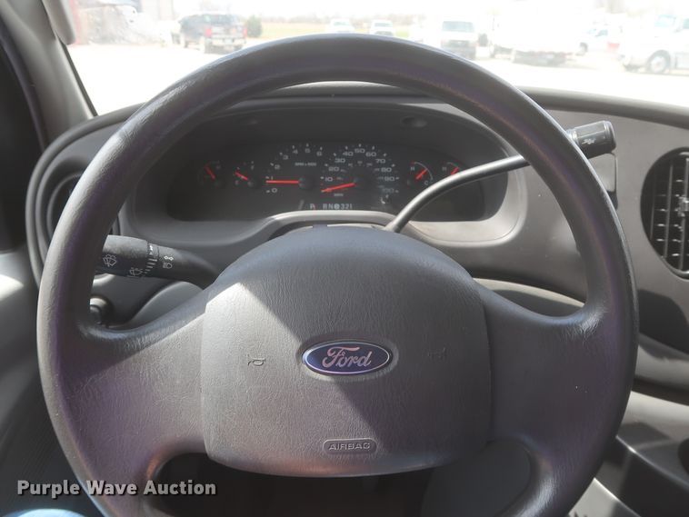 image for item IO9000 2008 Ford E350 Super Duty  box truck