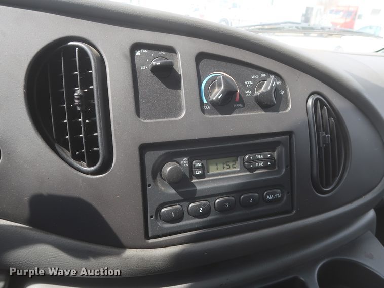 image for item IO9000 2008 Ford E350 Super Duty  box truck