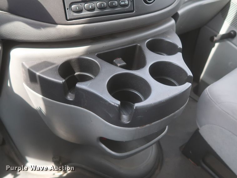 image for item IO9000 2008 Ford E350 Super Duty  box truck