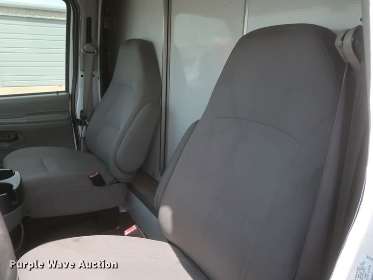 image for item IO9000 2008 Ford E350 Super Duty  box truck