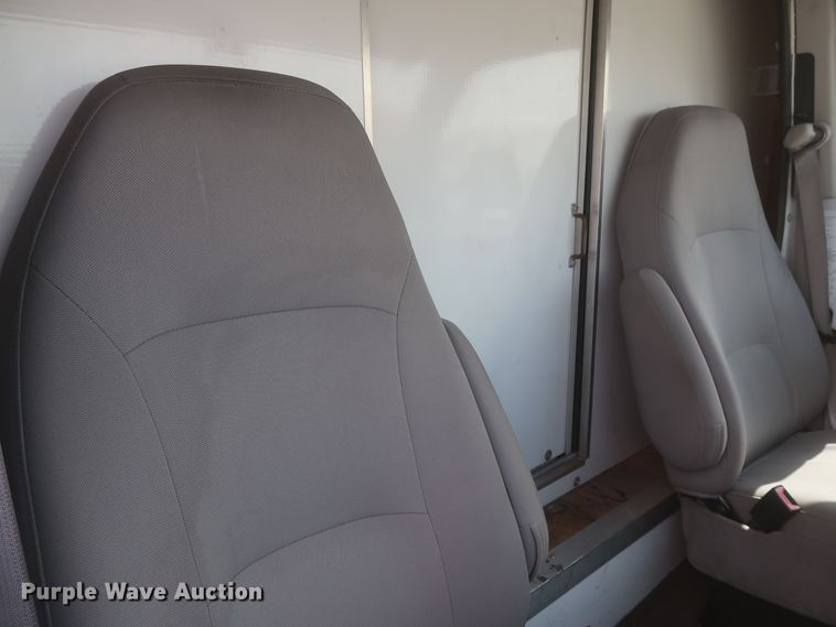 image for item IO9000 2008 Ford E350 Super Duty  box truck