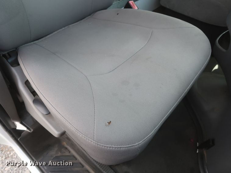 image for item IO9000 2008 Ford E350 Super Duty  box truck