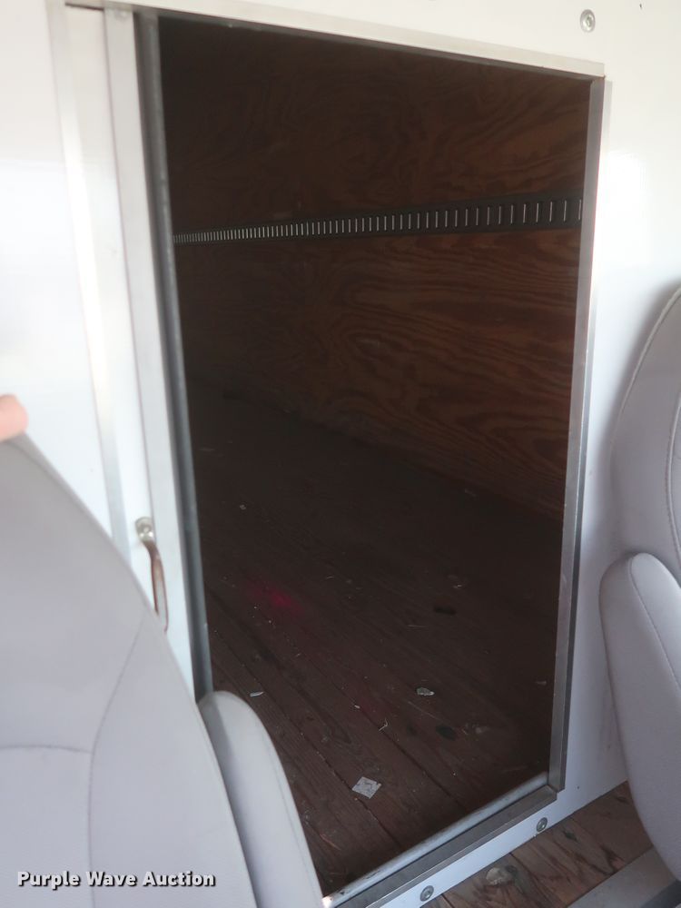 image for item IO9000 2008 Ford E350 Super Duty  box truck