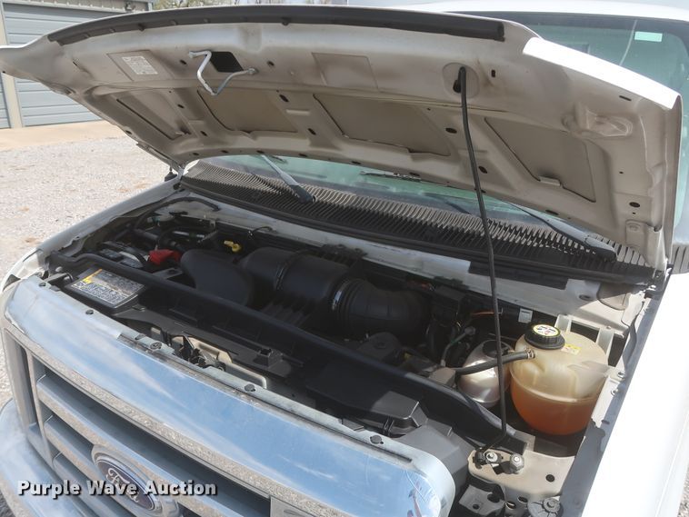 image for item IO9000 2008 Ford E350 Super Duty  box truck