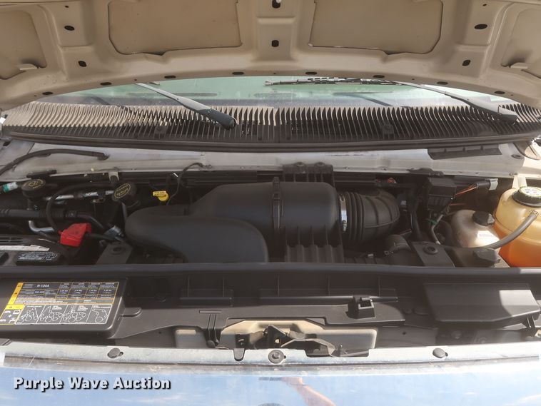 image for item IO9000 2008 Ford E350 Super Duty  box truck