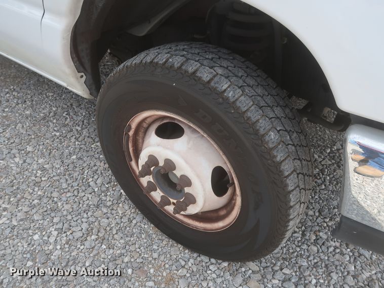 image for item IO9000 2008 Ford E350 Super Duty  box truck