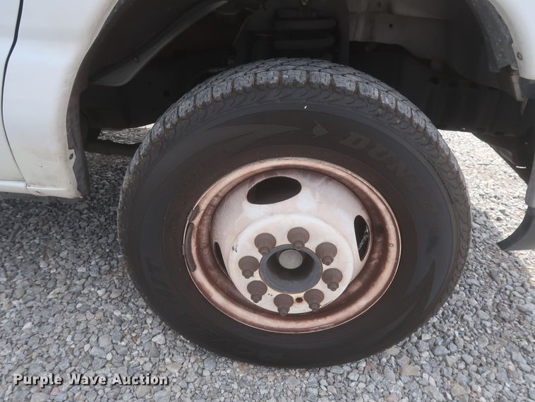 image for item IO9000 2008 Ford E350 Super Duty  box truck