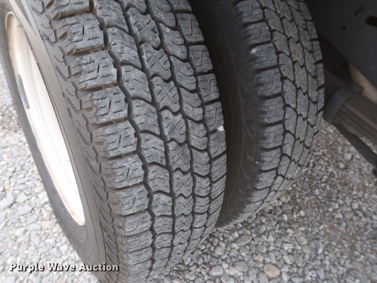 image for item IO9000 2008 Ford E350 Super Duty  box truck