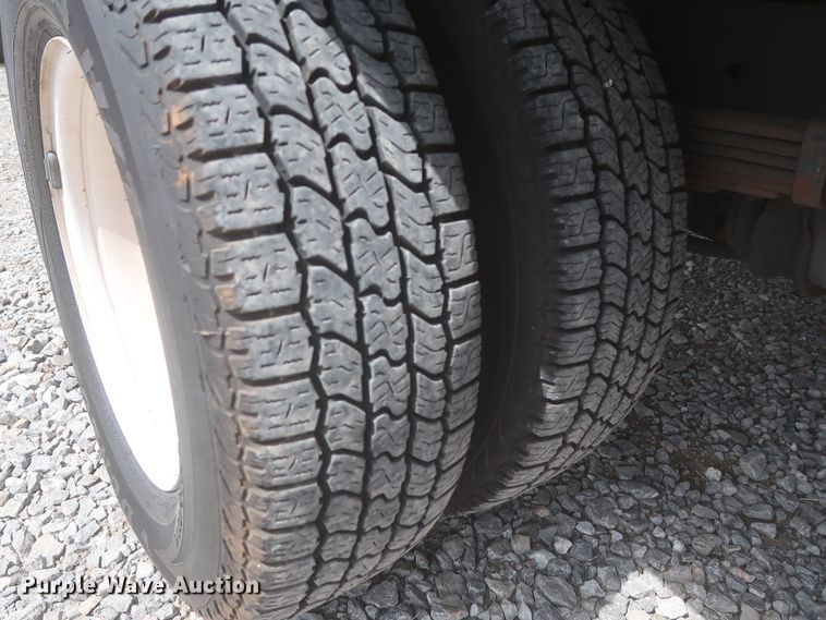 image for item IO9000 2008 Ford E350 Super Duty  box truck