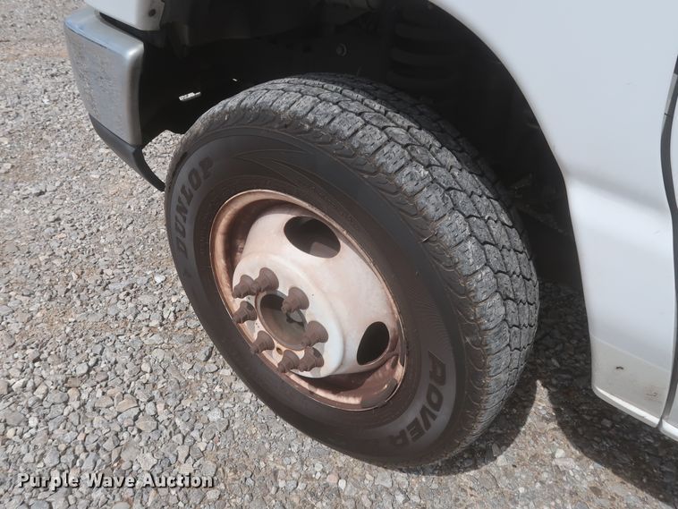 image for item IO9000 2008 Ford E350 Super Duty  box truck