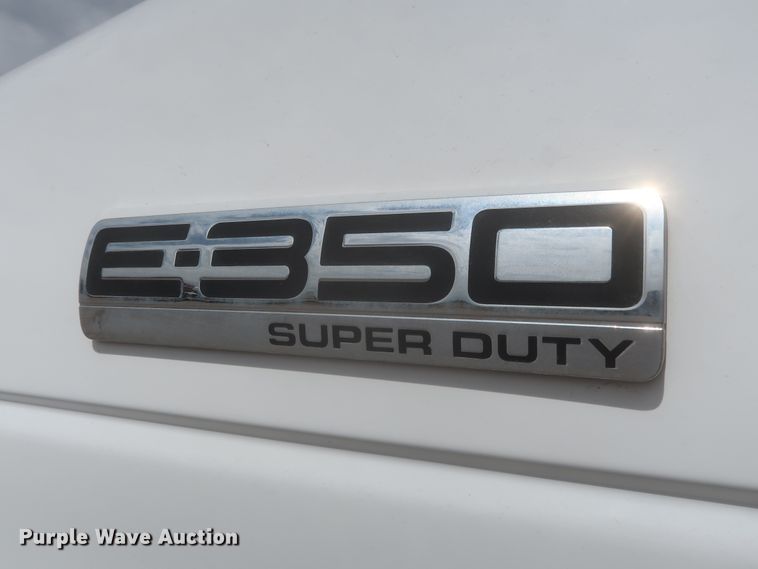 image for item IO9000 2008 Ford E350 Super Duty  box truck