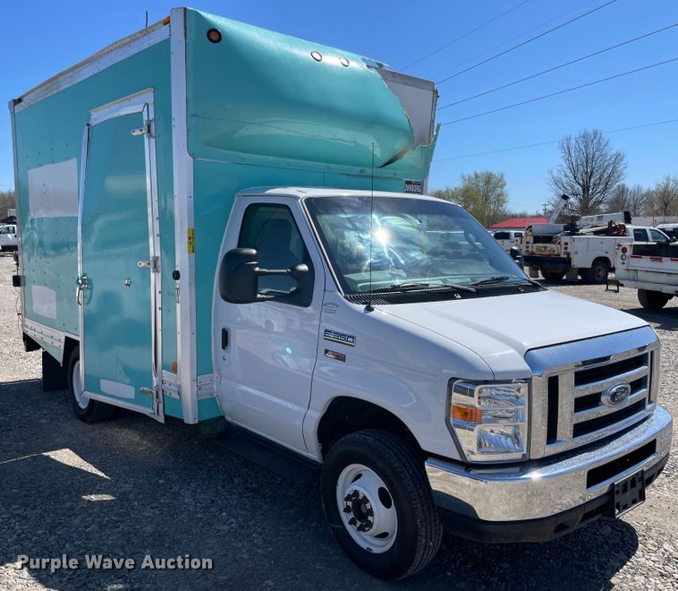 image for item IR9752 2016 Ford E350  box truck