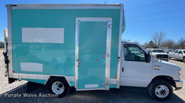 image for item IR9752 2016 Ford E350  box truck