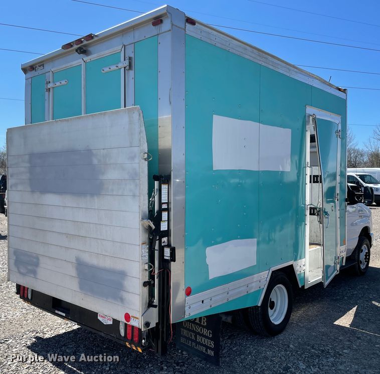 image for item IR9752 2016 Ford E350  box truck