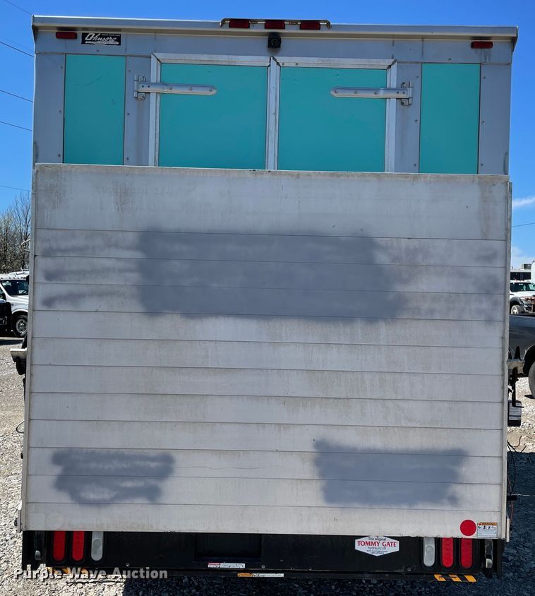 image for item IR9752 2016 Ford E350  box truck