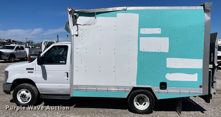 image for item IR9752 2016 Ford E350  box truck