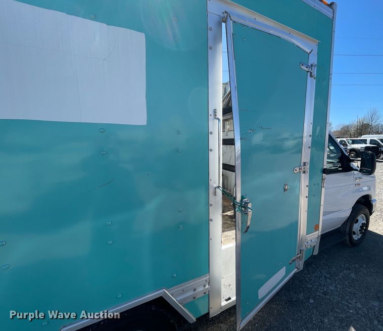 image for item IR9752 2016 Ford E350  box truck