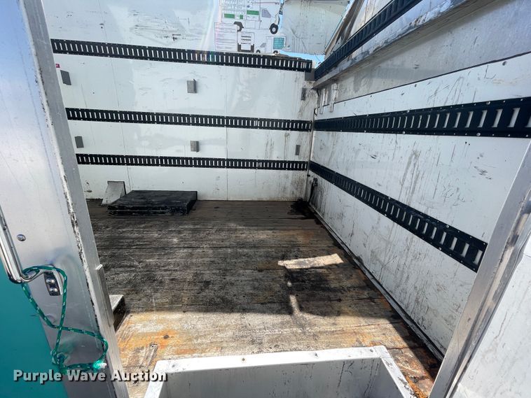image for item IR9752 2016 Ford E350  box truck