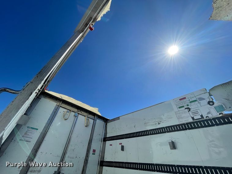 image for item IR9752 2016 Ford E350  box truck