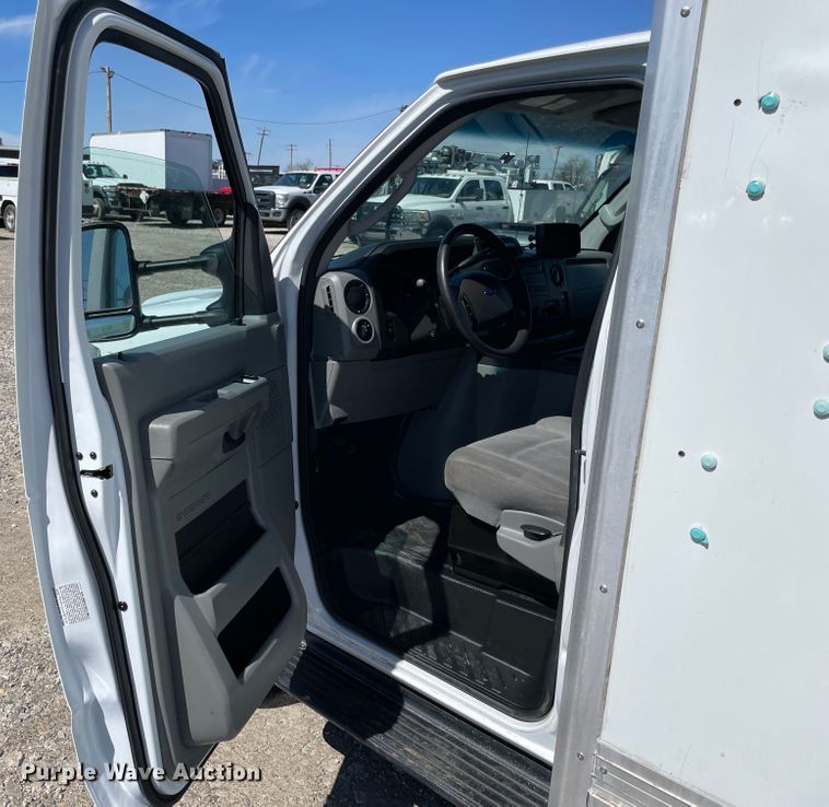 image for item IR9752 2016 Ford E350  box truck