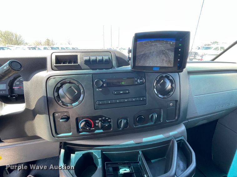 image for item IR9752 2016 Ford E350  box truck