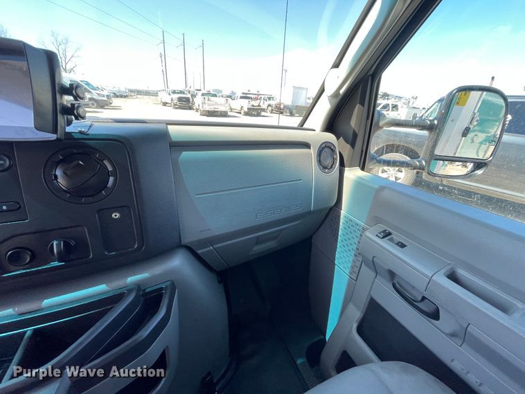 image for item IR9752 2016 Ford E350  box truck