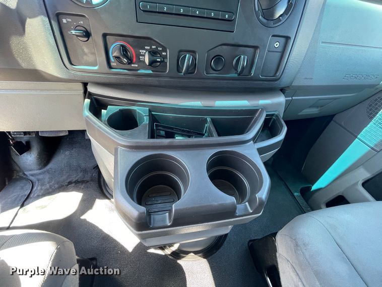 image for item IR9752 2016 Ford E350  box truck