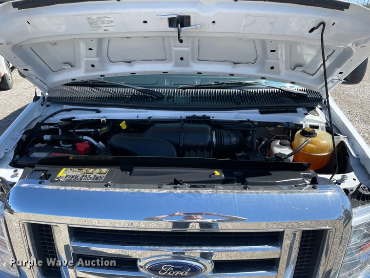 image for item IR9752 2016 Ford E350  box truck