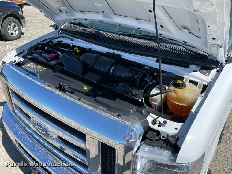 image for item IR9752 2016 Ford E350  box truck