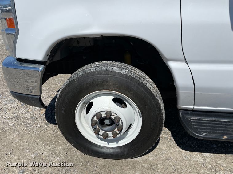 image for item IR9752 2016 Ford E350  box truck