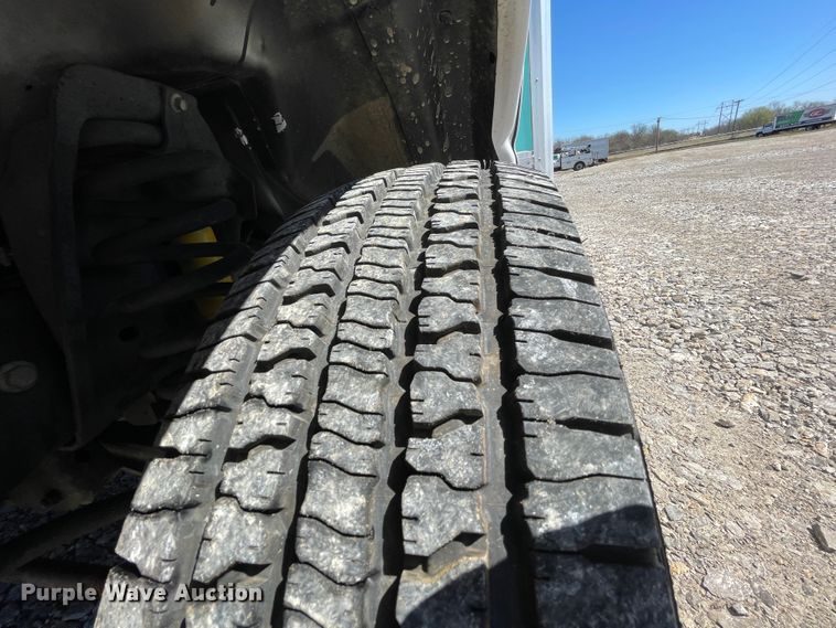 image for item IR9752 2016 Ford E350  box truck