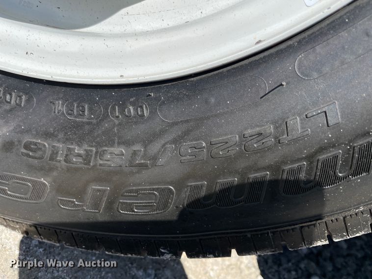 image for item IR9752 2016 Ford E350  box truck