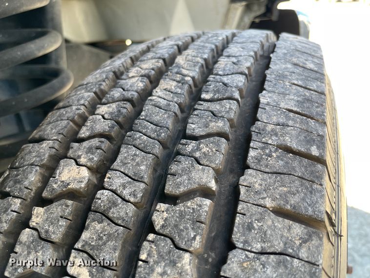 image for item IR9752 2016 Ford E350  box truck